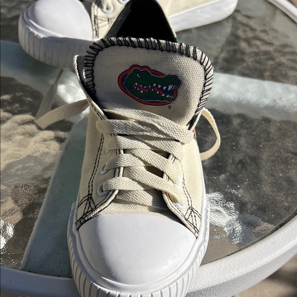 Women's FOCO Cream Florida Gators Low Top Canvas Shoes New - Picture 4 of 8